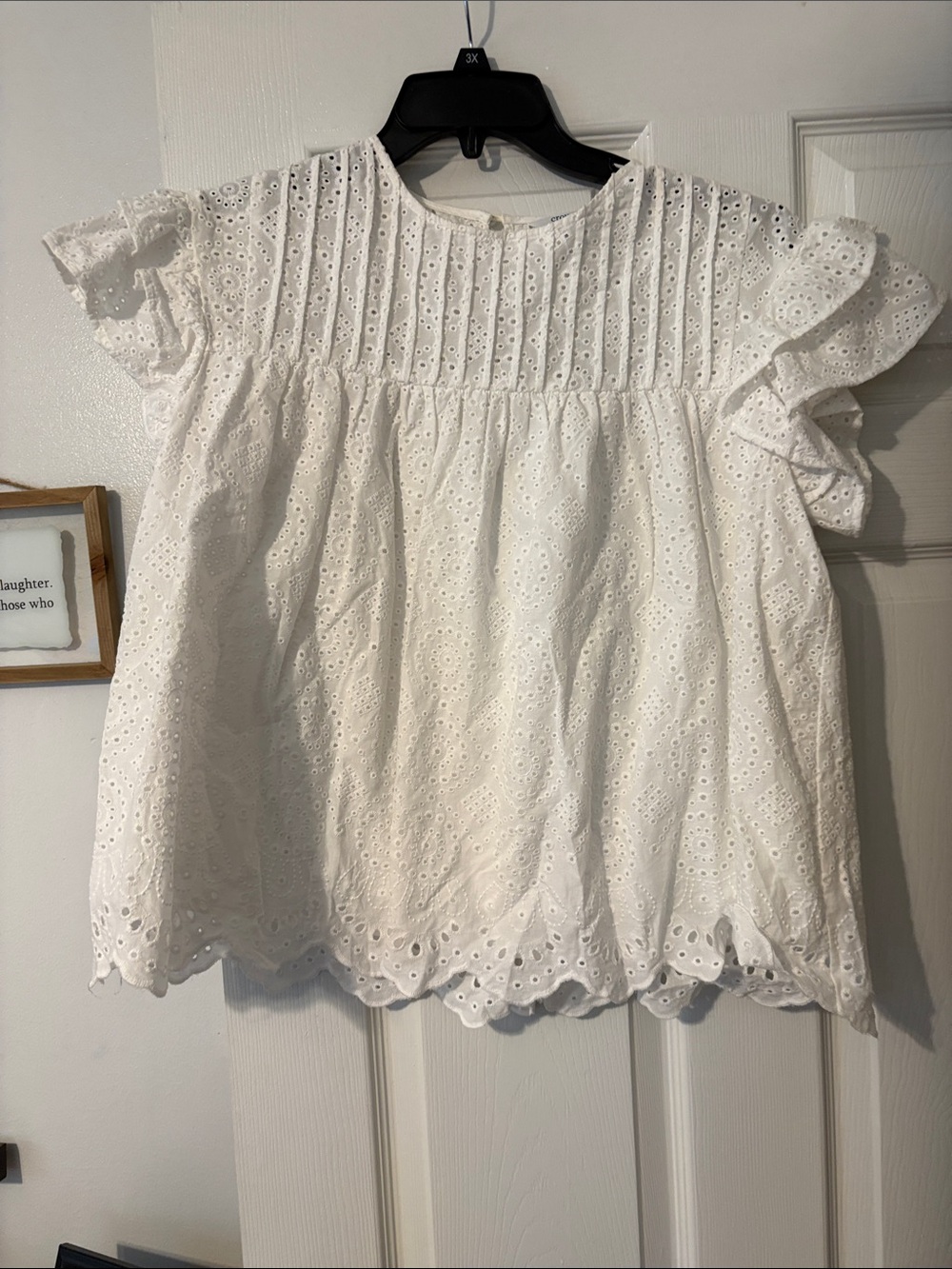 crown & ivy White Eyelet Ruffle Sleeve Blouse